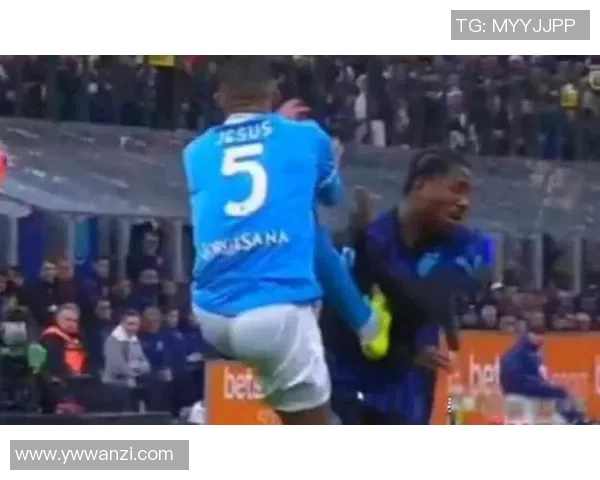 国米与曼联友谊赛战平帽子戏法引发争议判罚全场沸腾